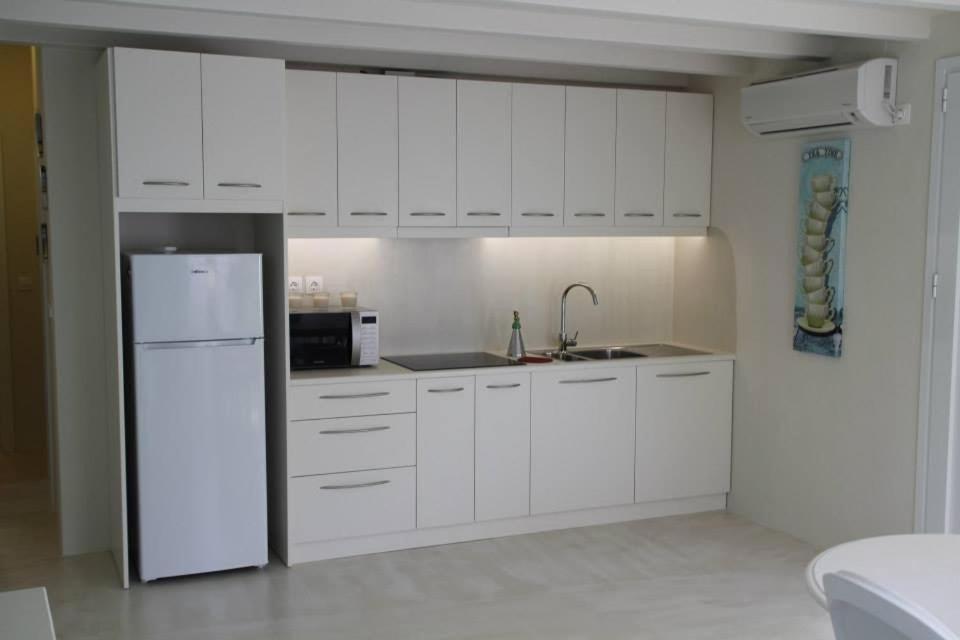 Chiqui Luxury Apartments Alónnisos Eksteriør bilde